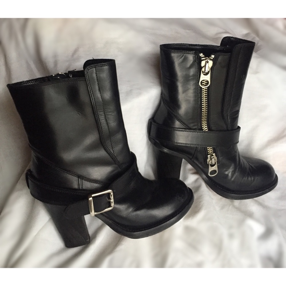 !HOST PICK! ✨CHLOÉ heeled horseshoe boots✨